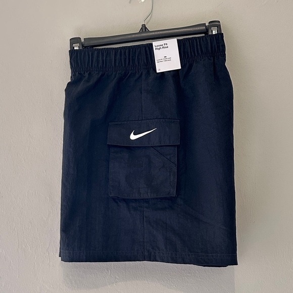 Nike Sportswear Essential Women's Woven High-Rise Shorts Size M Black DM6247-010 - Picture 6 of 13